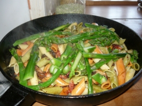 Pasta with Asparagus, mushrooms and bacon a